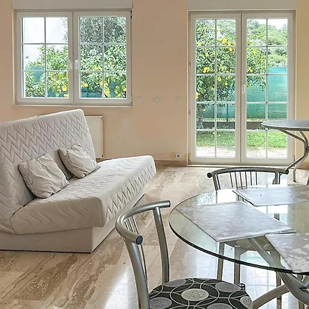 Apartman Stunning In With Swimming Pool *