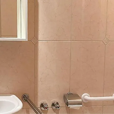 Stunning In With Swimming Pool Apartman