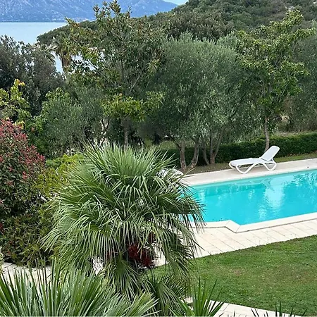 Stunning In With Swimming Pool Apartman