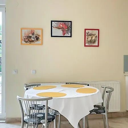 Apartman Stunning In With Swimming Pool