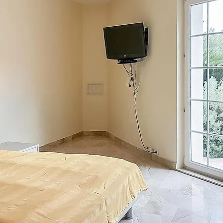 Apartman Stunning In With Swimming Pool *